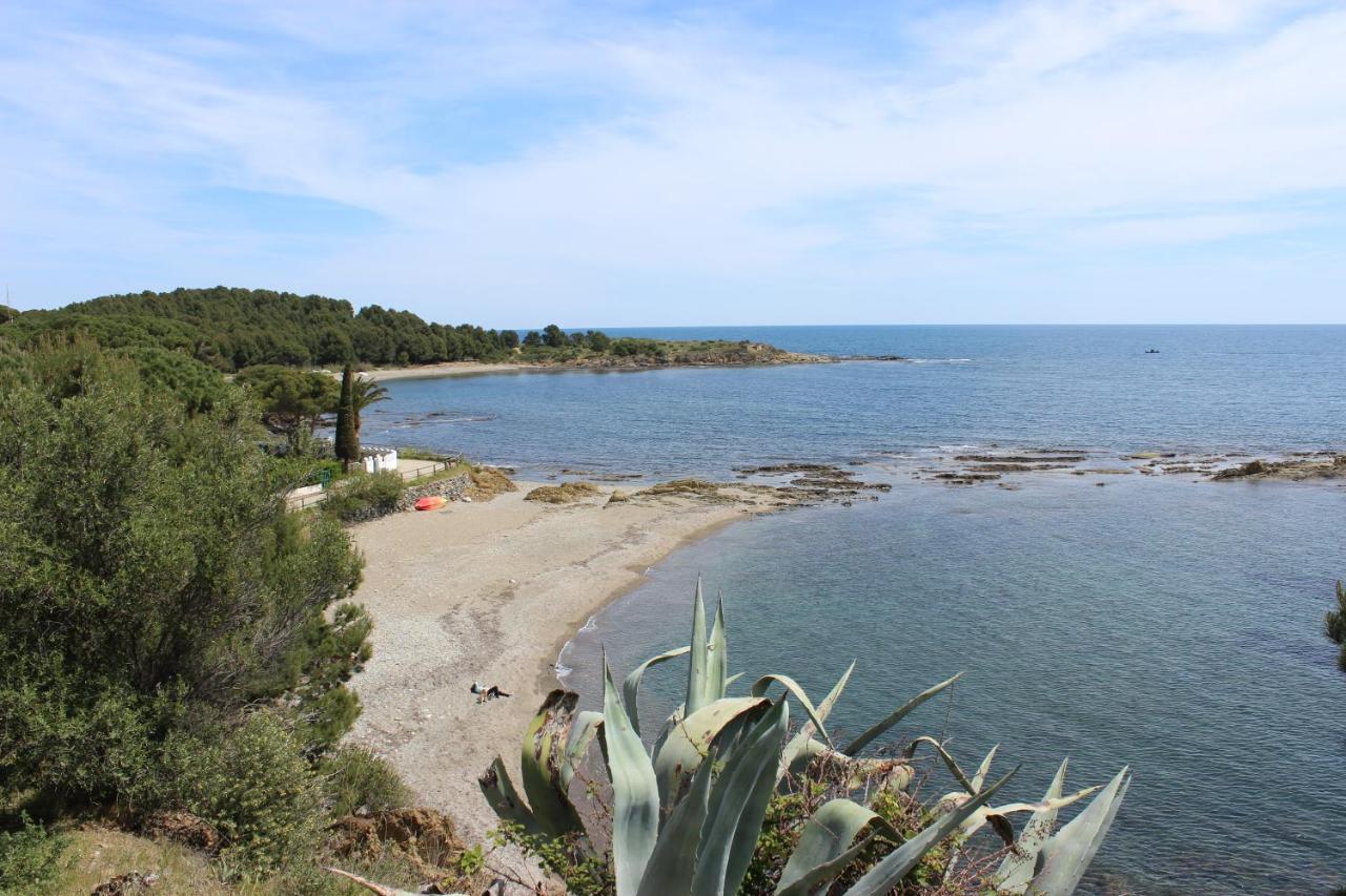 A Chic Four-Person Apartment By The Beach At Cap Ras Llança Eksteriør billede